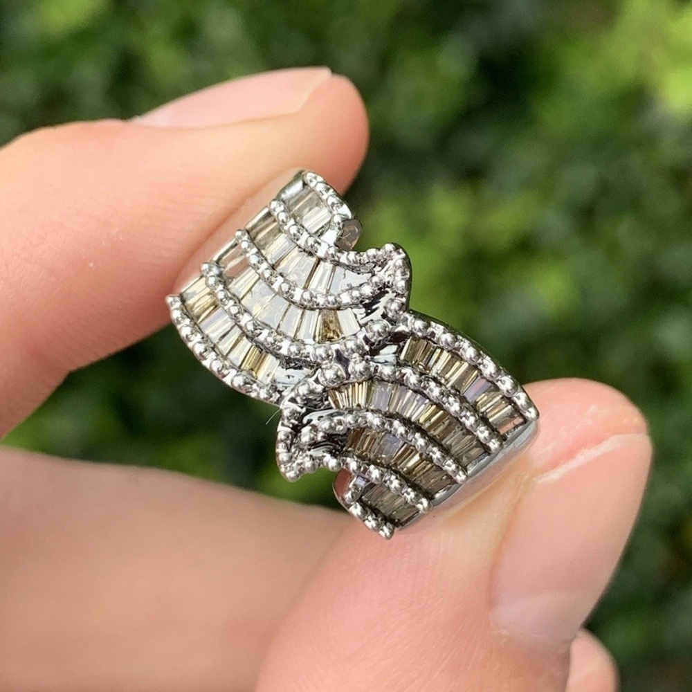Elegant Sterling Silver 1.00 carat cinnamon baguettes diamonds size 8